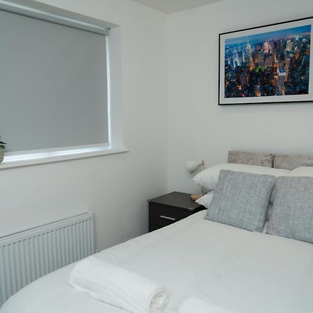 Double Bedroom Near Etihad And Coop Live With Free Parking, Shared Kitchen & Bathroom - Including Free 1-Hour Early Check-In Or Late Check-Out For Bookings Until July Manchester Exterior foto