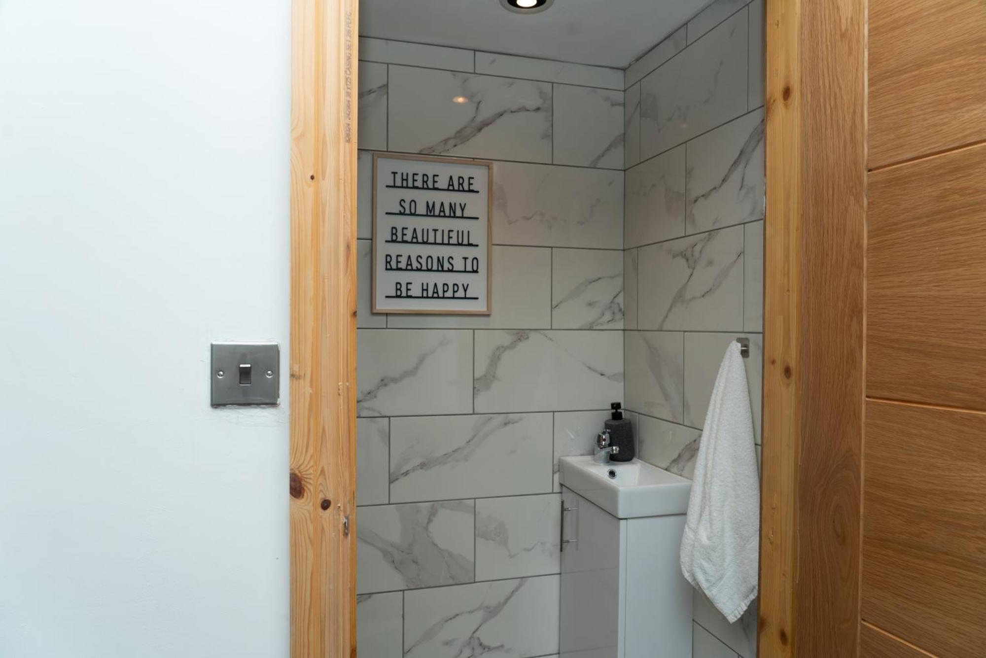 Double Bedroom Near Etihad And Coop Live With Free Parking, Shared Kitchen & Bathroom - Including Free 1-Hour Early Check-In Or Late Check-Out For Bookings Until July Manchester Exterior foto