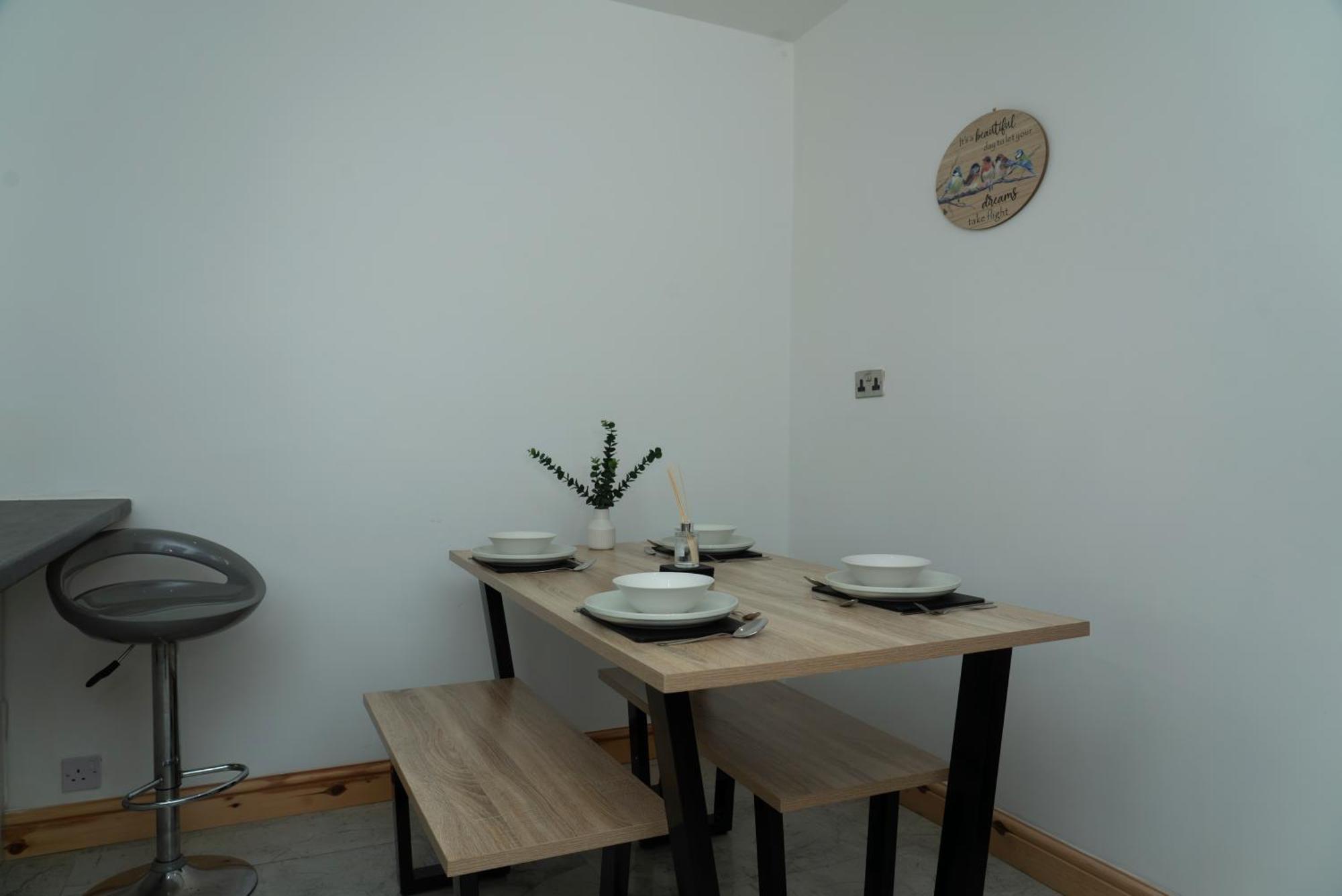 Double Bedroom Near Etihad And Coop Live With Free Parking, Shared Kitchen & Bathroom - Including Free 1-Hour Early Check-In Or Late Check-Out For Bookings Until July Manchester Exterior foto