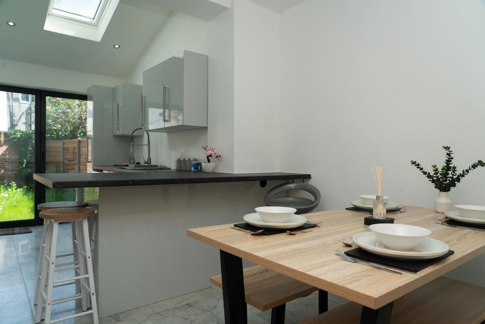 Double Bedroom Near Etihad And Coop Live With Free Parking, Shared Kitchen & Bathroom - Including Free 1-Hour Early Check-In Or Late Check-Out For Bookings Until July Manchester Exterior foto