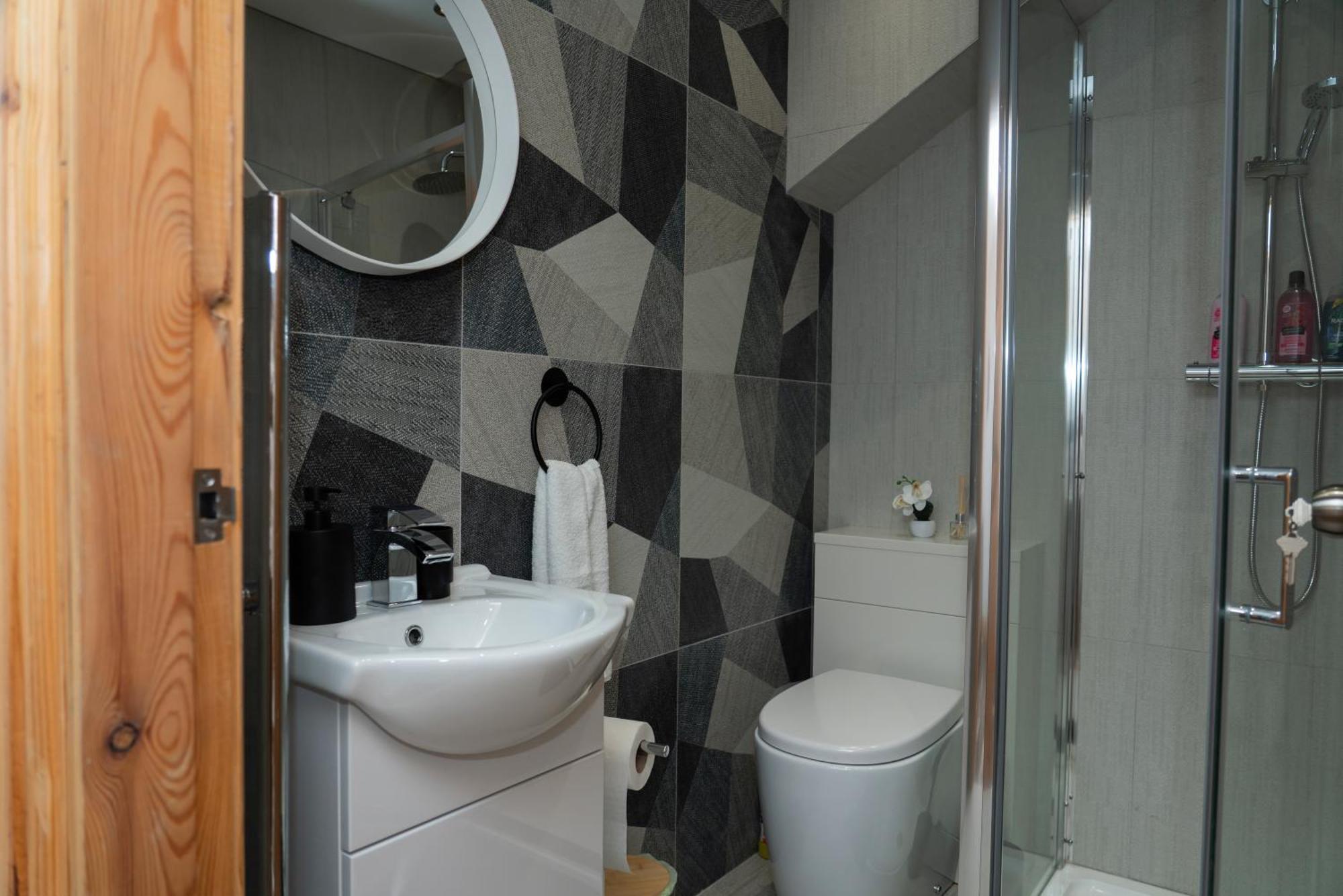 Double Bedroom Near Etihad And Coop Live With Free Parking, Shared Kitchen & Bathroom - Including Free 1-Hour Early Check-In Or Late Check-Out For Bookings Until July Manchester Exterior foto