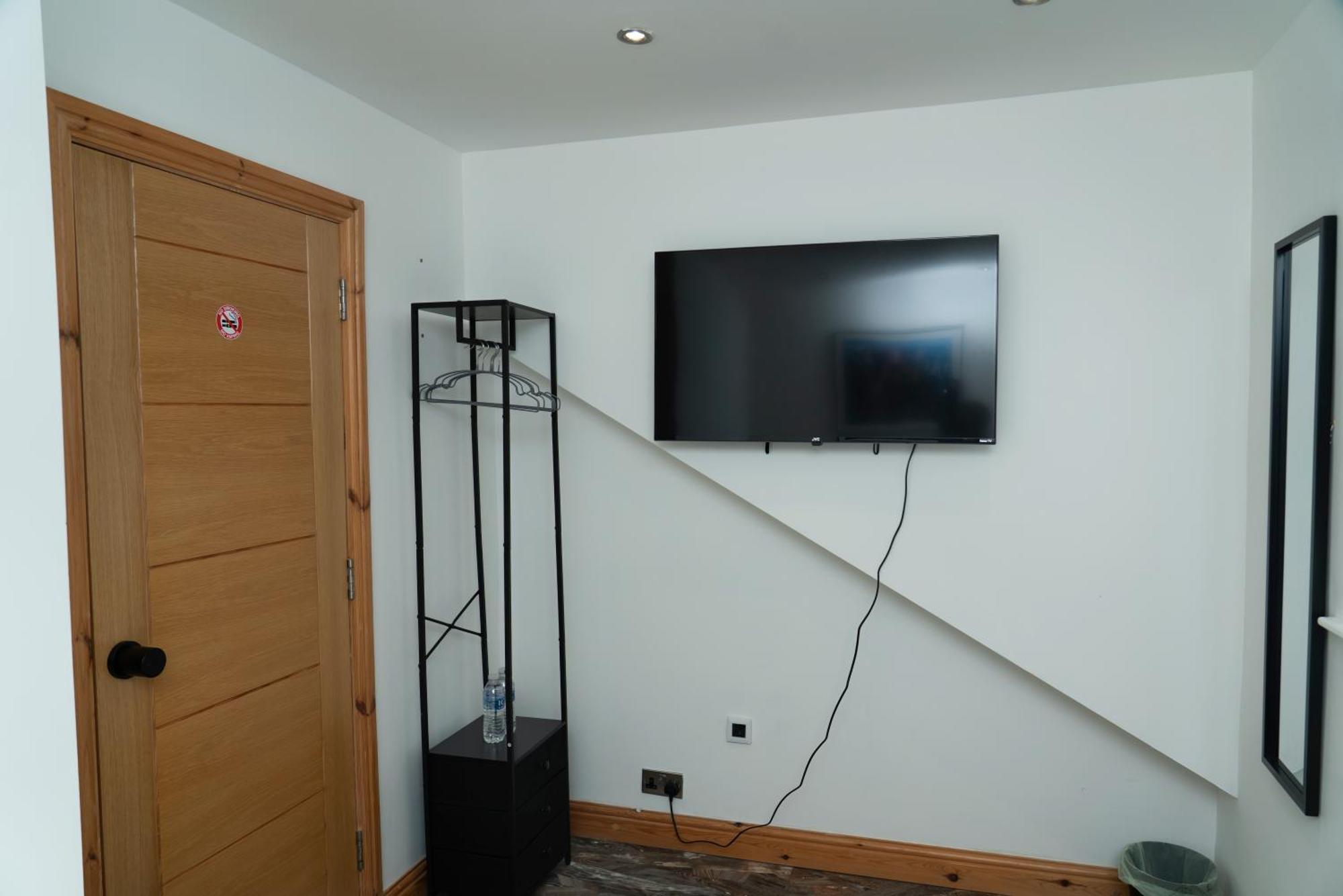 Double Bedroom Near Etihad And Coop Live With Free Parking, Shared Kitchen & Bathroom - Including Free 1-Hour Early Check-In Or Late Check-Out For Bookings Until July Manchester Exterior foto